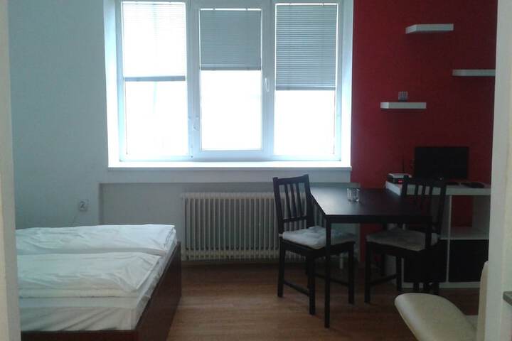 Room 6 of 9