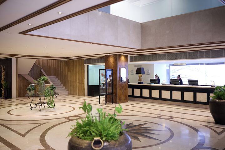 Check-in/check-out kiosk