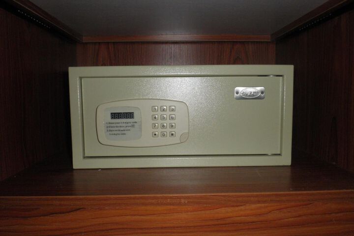 Room 11 of 50