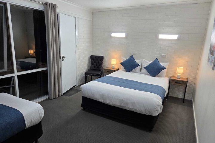 Room 13 of 30