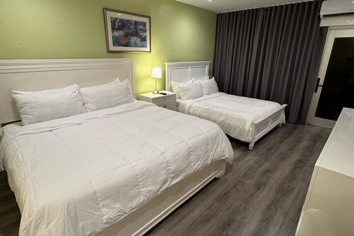 Room 4 of 28