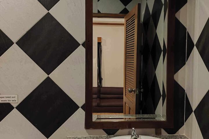 Room 14 of 16