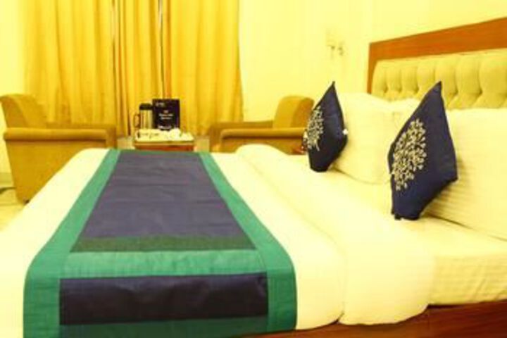 Room 8 of 16