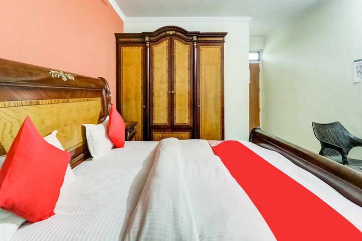 Room 12 of 27