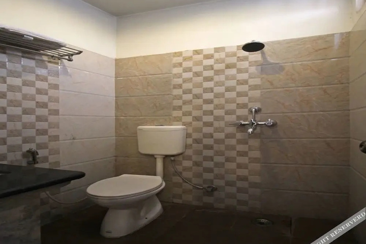 Room 4 of 18