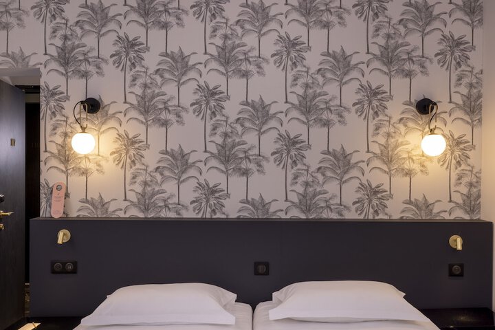Room 12 of 34