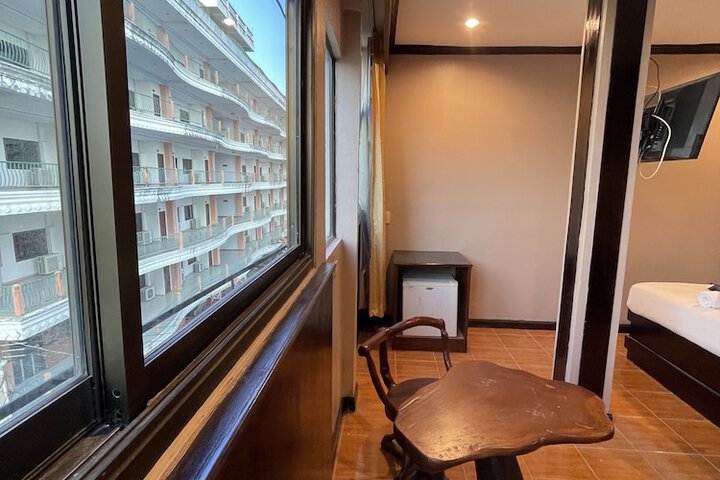 Room 3 of 34