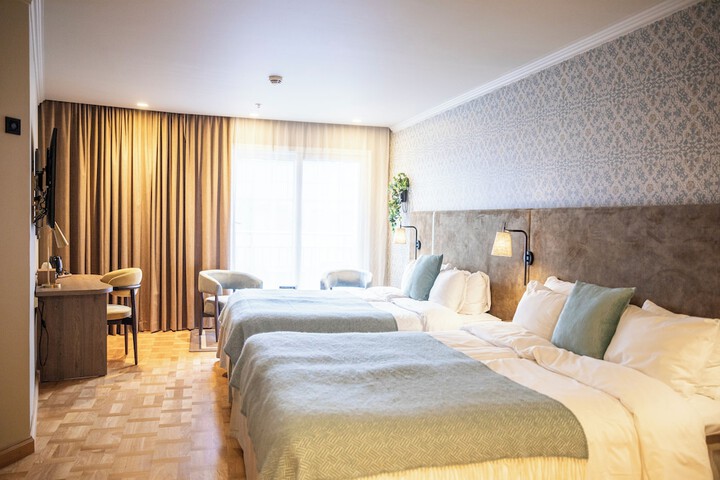 Room 10 of 123