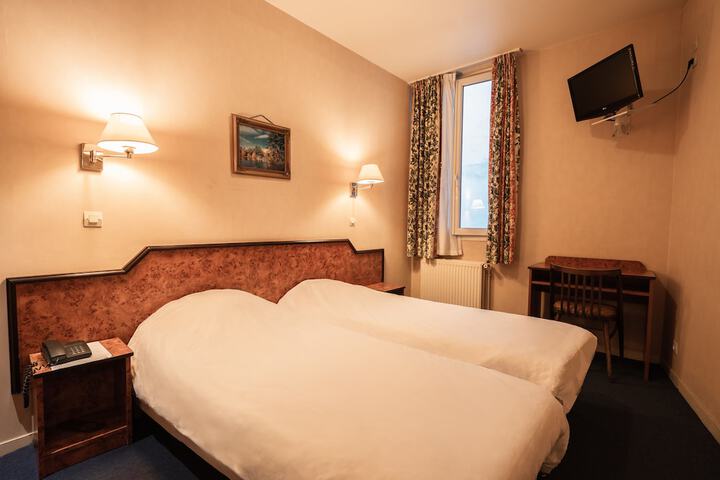 Room 9 of 27