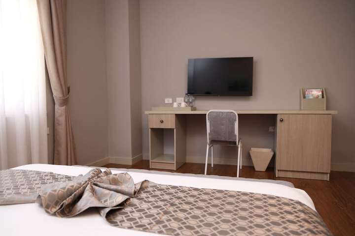 Room 4 of 25