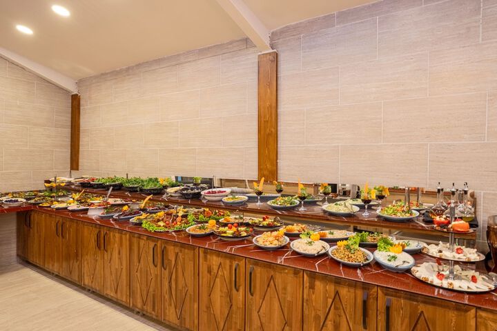 Dining 37 of 48