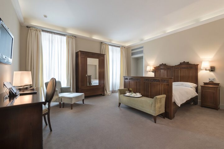 Room 4 of 48