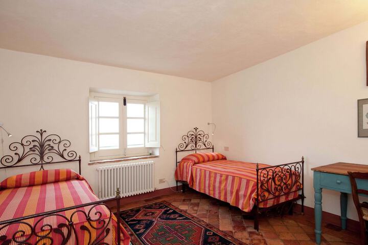Room 7 of 40