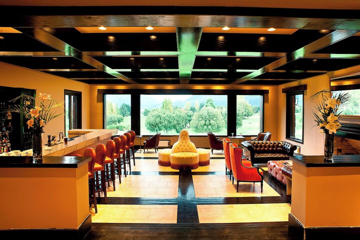 Entrance & Lobby