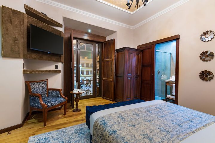 Room 33 of 74