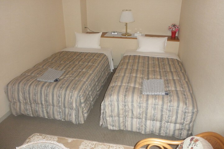 Room 9 of 63
