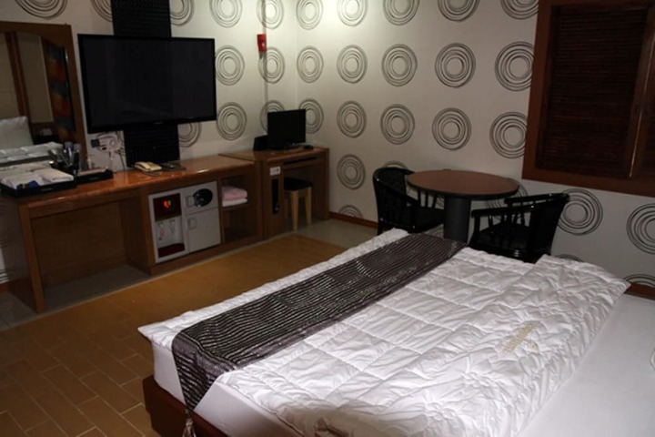 Room 21 of 29