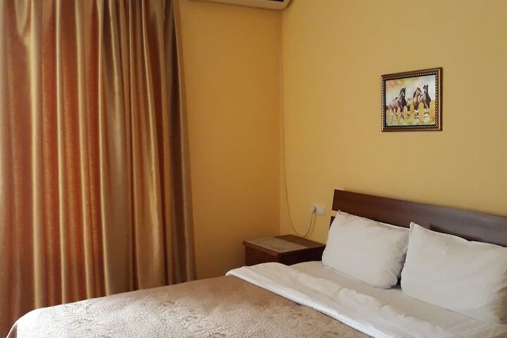 Room 5 of 11