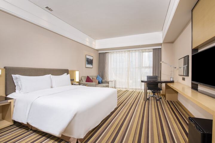 Room 2 of 30