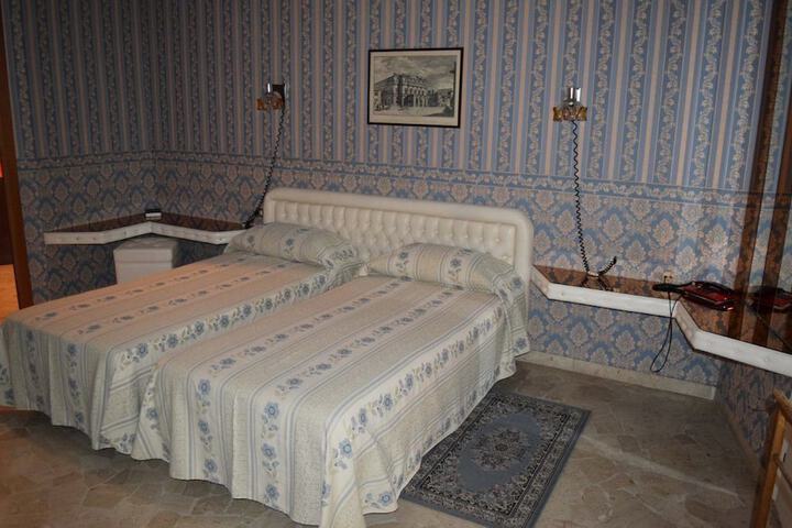 Room 9 of 17
