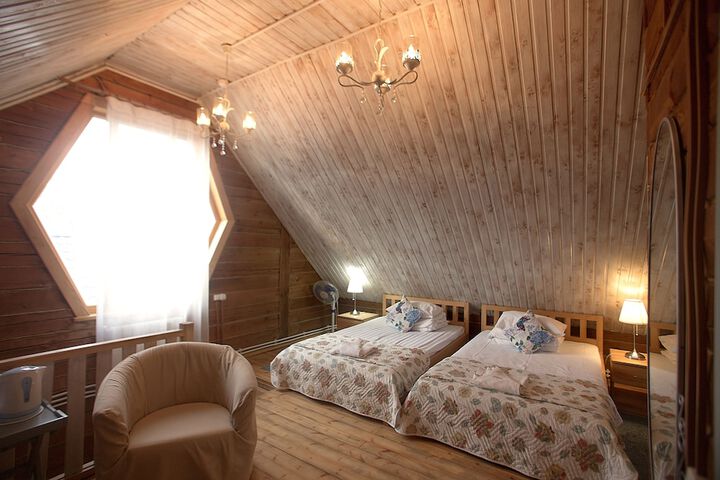 Room 3 of 107