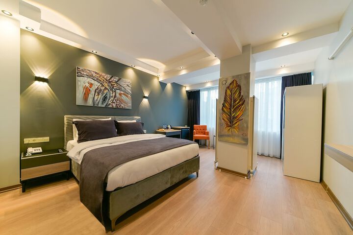 Room 9 of 34
