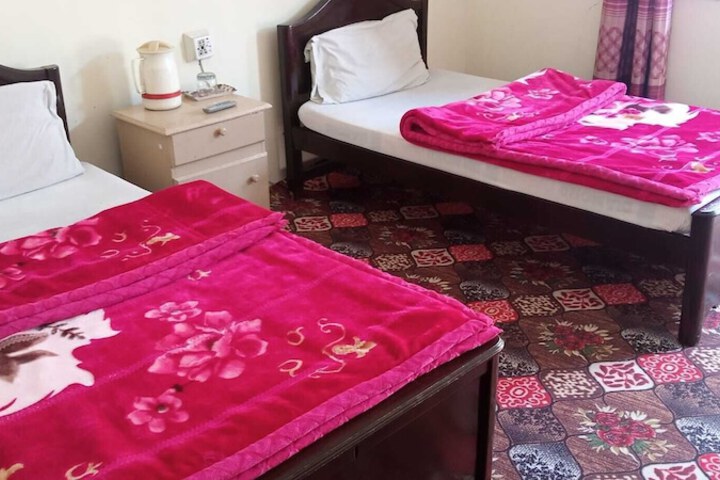 Room 2 of 10