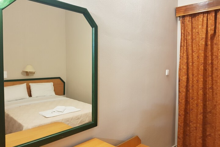 Room 26 of 86