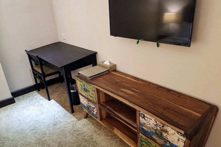 Room 48 of 82