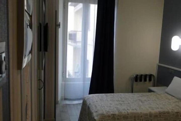 Room 10 of 19