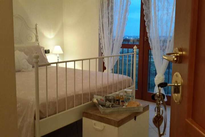 Room 5 of 18