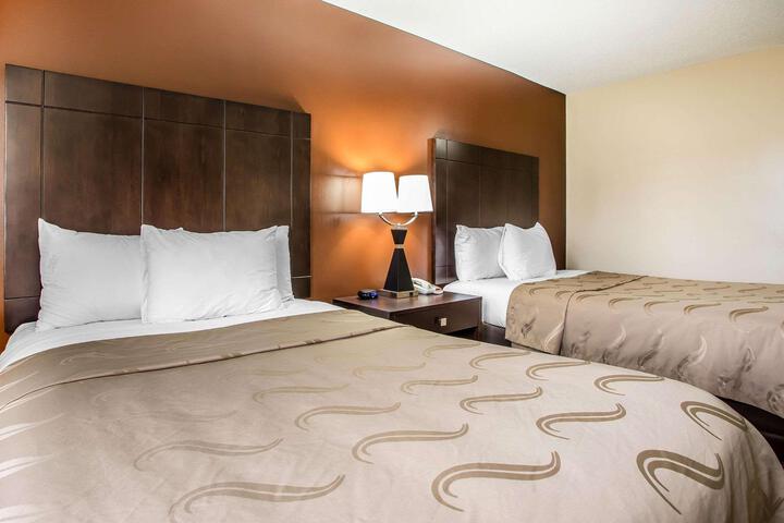 1 King Bed (3 of 8)