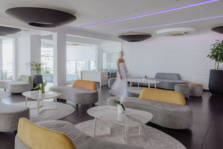 Guest Lobby