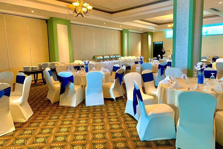 Ballroom/Hall 29 of 33