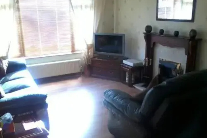Room 6 of 10