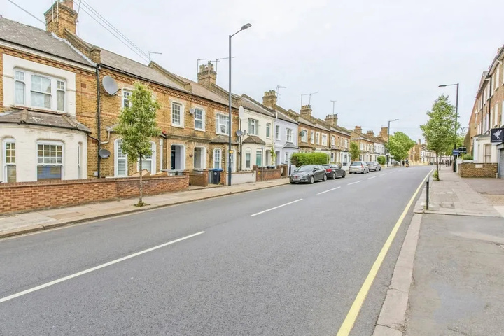 Characterful 3 Bedroom Home in Queens Park