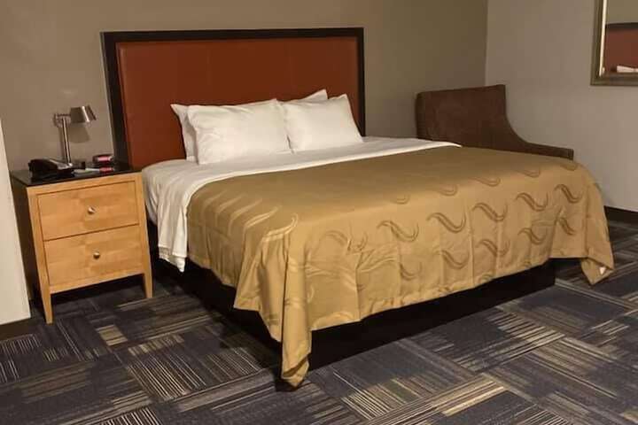 1 King Bed (11 of 15)