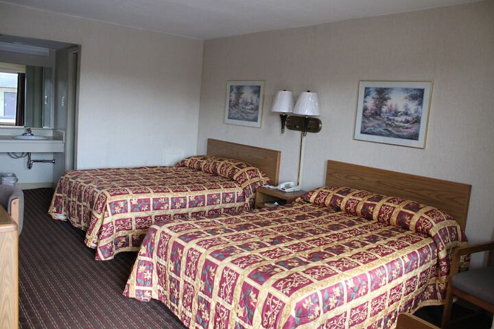 2 Double Beds (6 of 17)