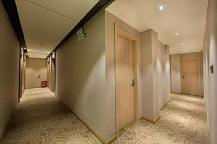 Ballroom/Hall 112 of 156