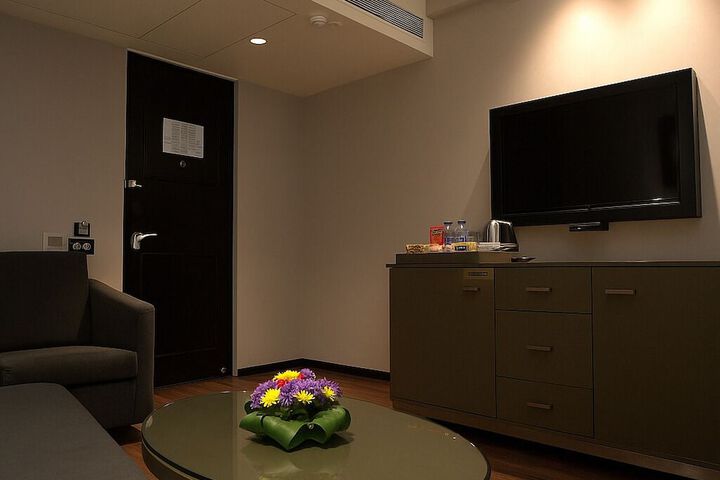 Room 14 of 30