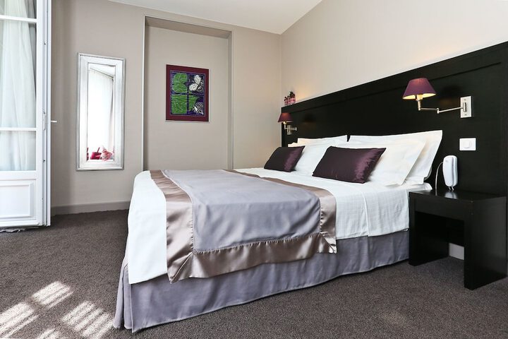 Room 4 of 32