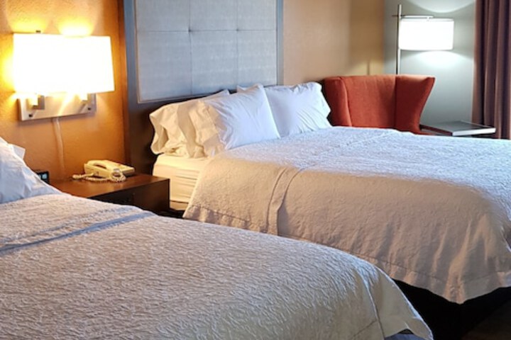 2 Queen Beds (6 of 9)
