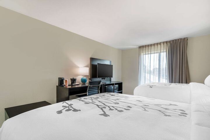 1 King Bed (8 of 8)