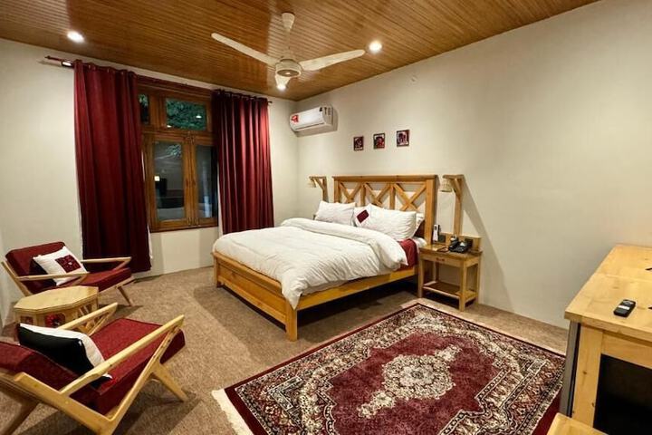 Room 6 of 24