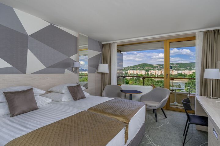 Room 7 of 72