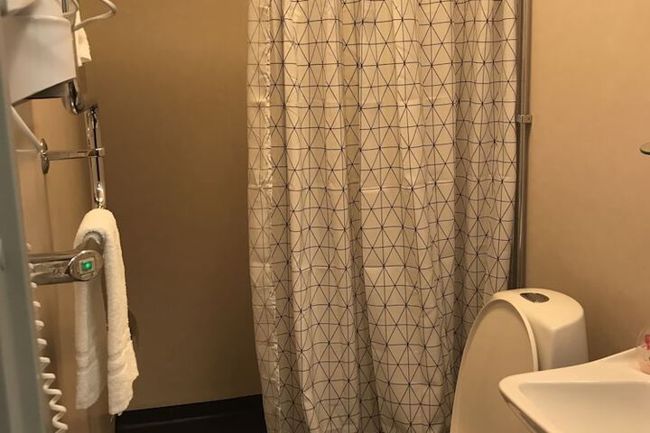 Room 13 of 38
