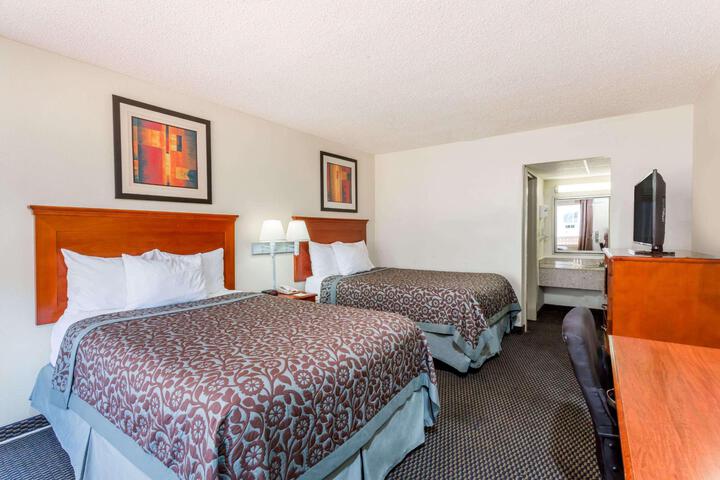 2 Double Beds (4 of 8)