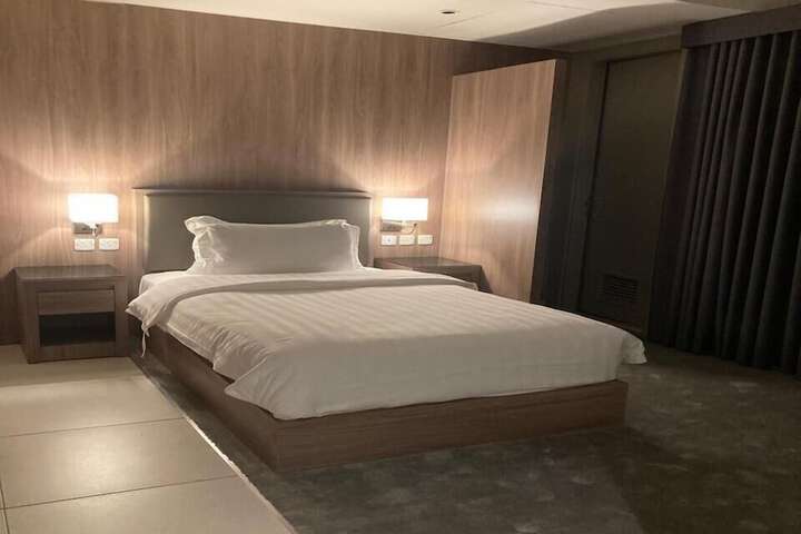 Room 11 of 30
