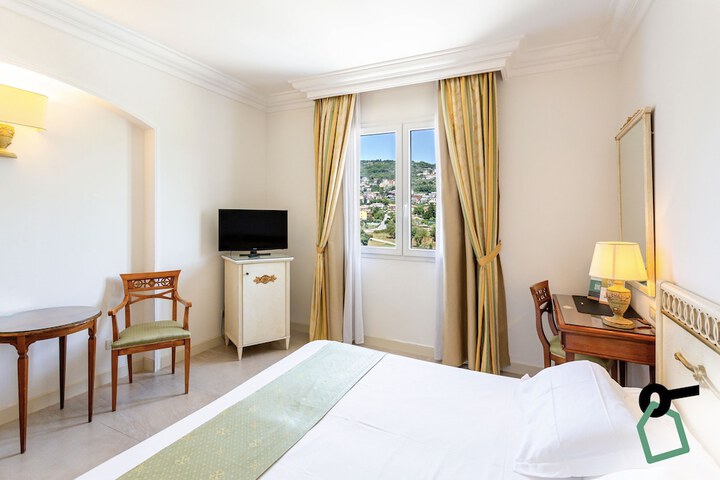 Room 9 of 41