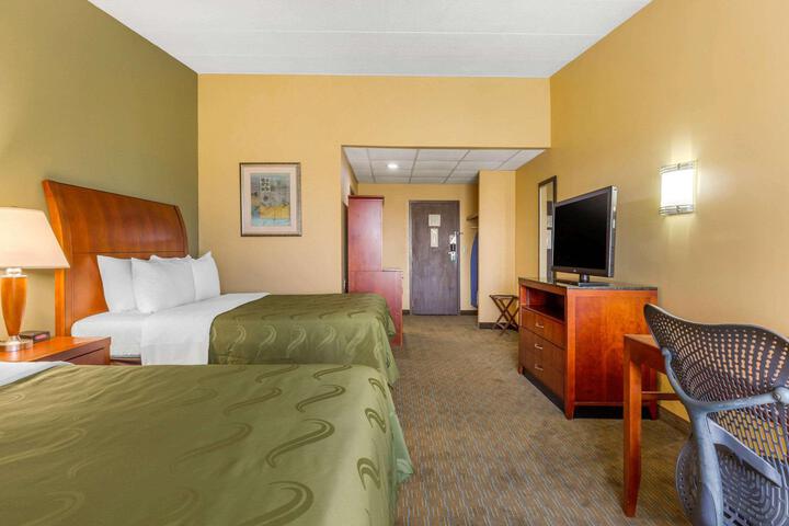 2 Double Beds (5 of 8)
